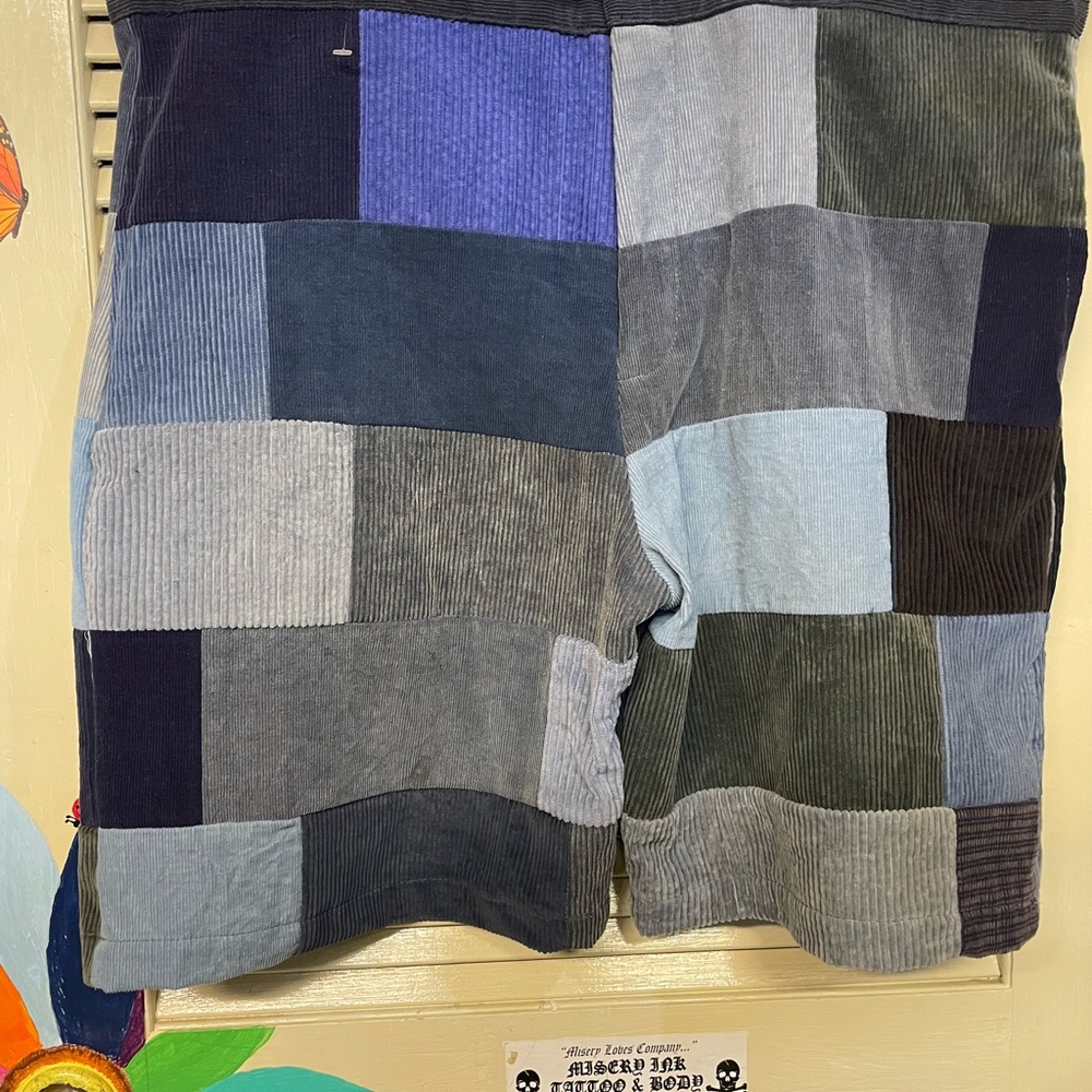 Corduroy patch shorts